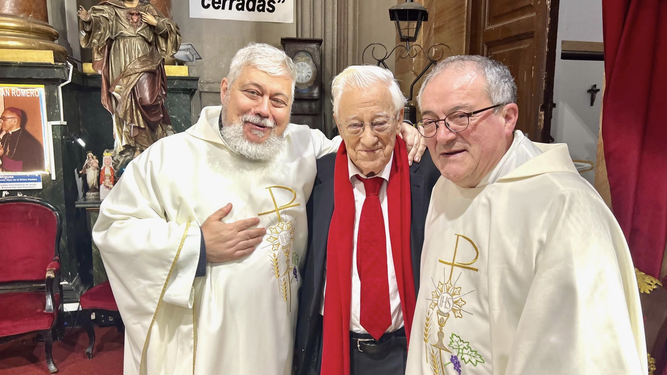 Padre Ángel con Peio y con Ricardo